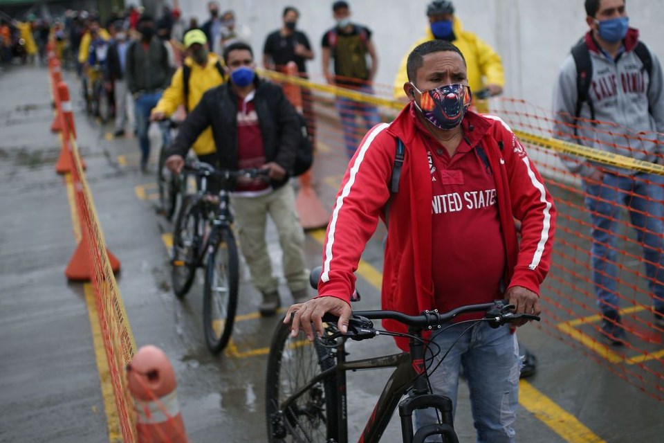 Com hospitais próximos do colapso, médicos de Bogotá pedem quarentena