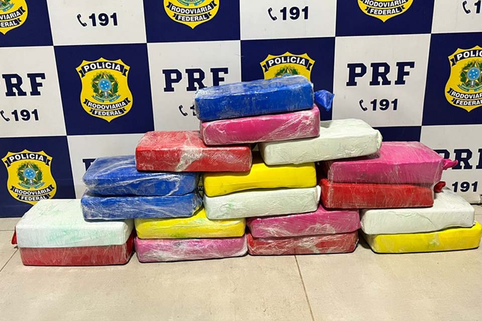 Passageiro de ônibus é preso com 19 kg de cocaína na BR 364