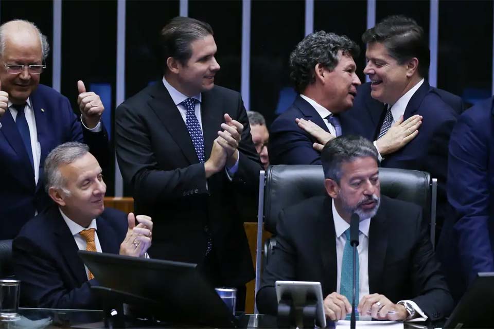 Câmara aprova reforma tributária em segundo turno