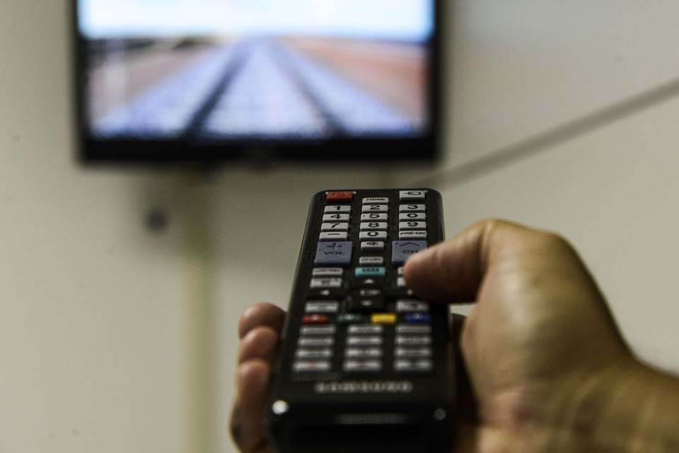 Governo lança plano para ampliar serviços de rádio e televisão