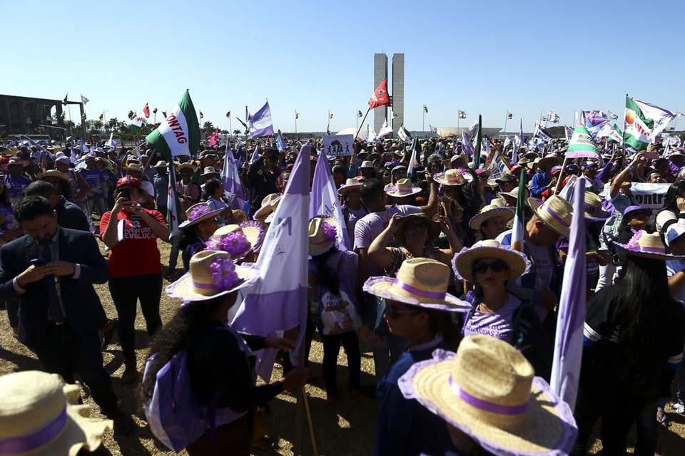 Marcha das Margaridas deve reunir mais de 100 mil mulheres em Brasília