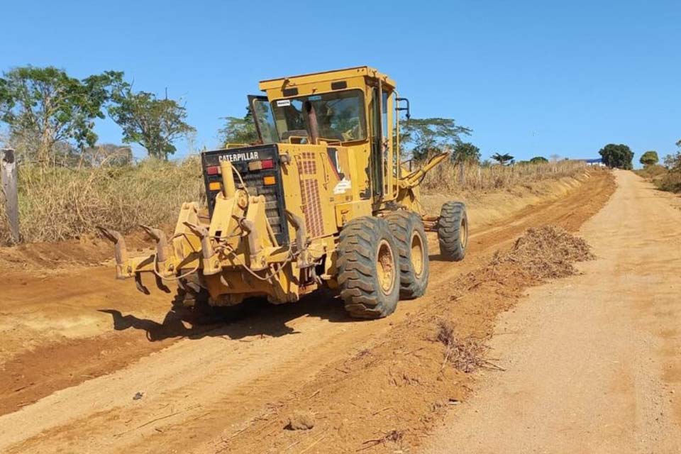 Mais de 300 quilômetros de rodovias são recuperados na região do município de Buritis