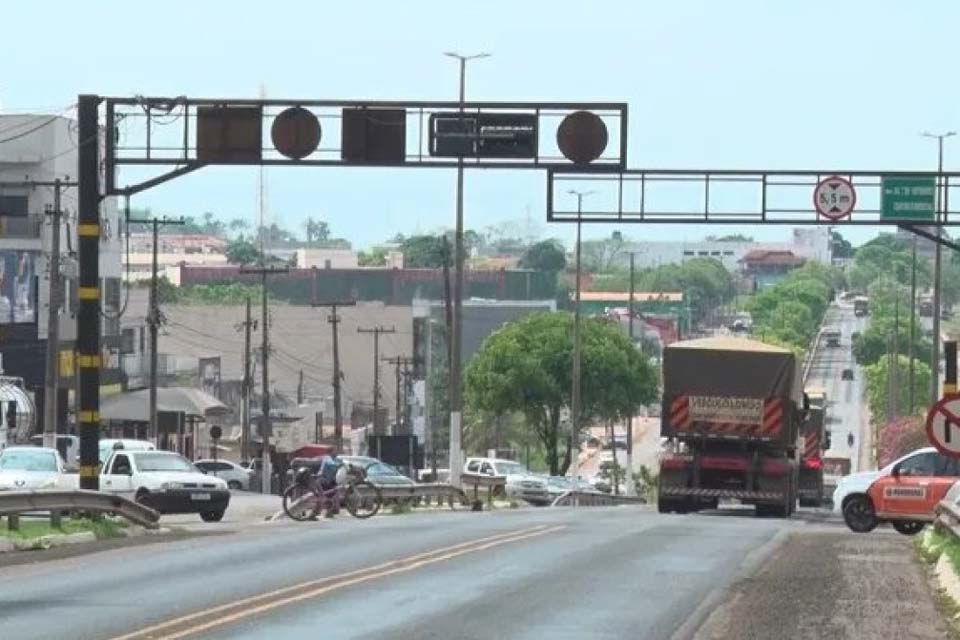 Semáforos danificados em Cacoal terão reposição na próxima semana, confirma Semttran