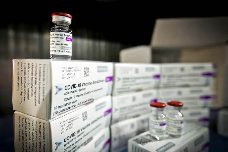 Reino Unido: distúrbio nervoso é efeito colateral raro da AstraZeneca