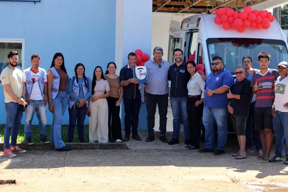 Deputado Delegado Camargo participa da entrega ambulância em Rio Crespo