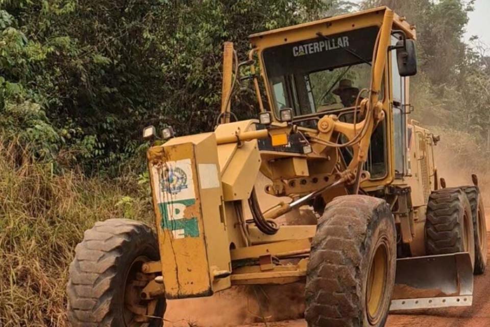 Iniciada pelo governo a recuperação dos 28 Quilômetros da RO-484 em Santa Luzia do Oeste