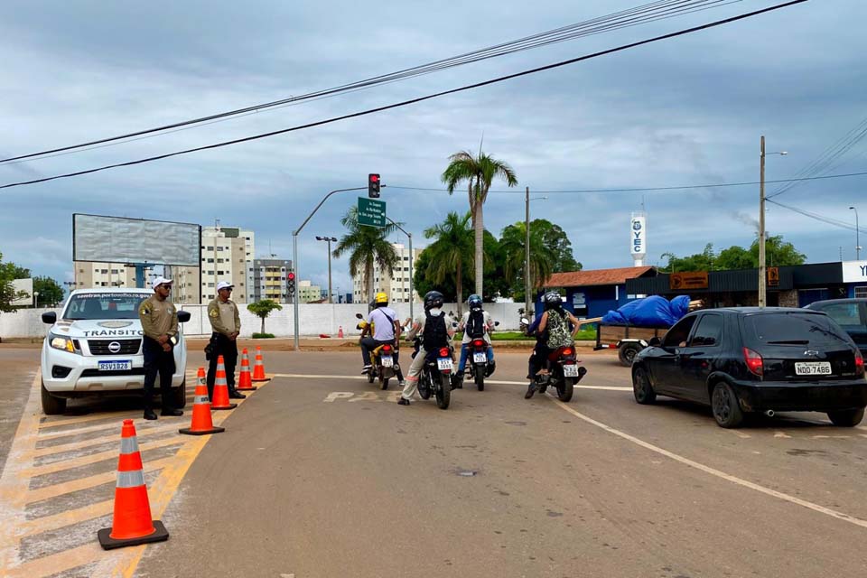 Semtran monitora cruzamento da avenida Imigrantes com Estrada da Penal, após implantação de semáforo