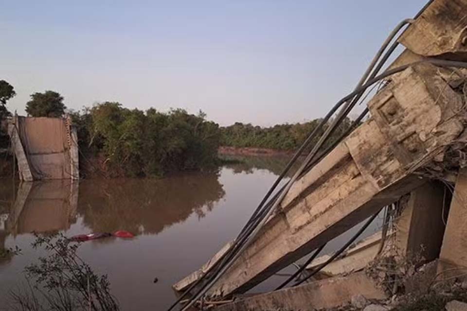 Ponte cai na Bolívia e atinge indígenas que estavam debaixo; sete morrem