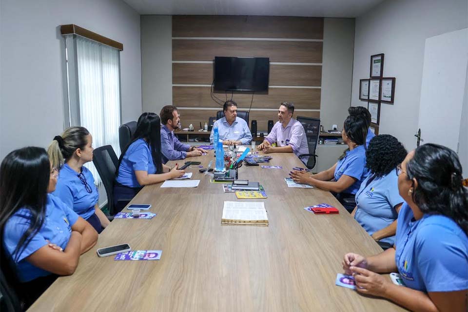 Léo Moraes tem reunião com Banco do Povo e quer garantir mais crédito para micro e pequenas empresas