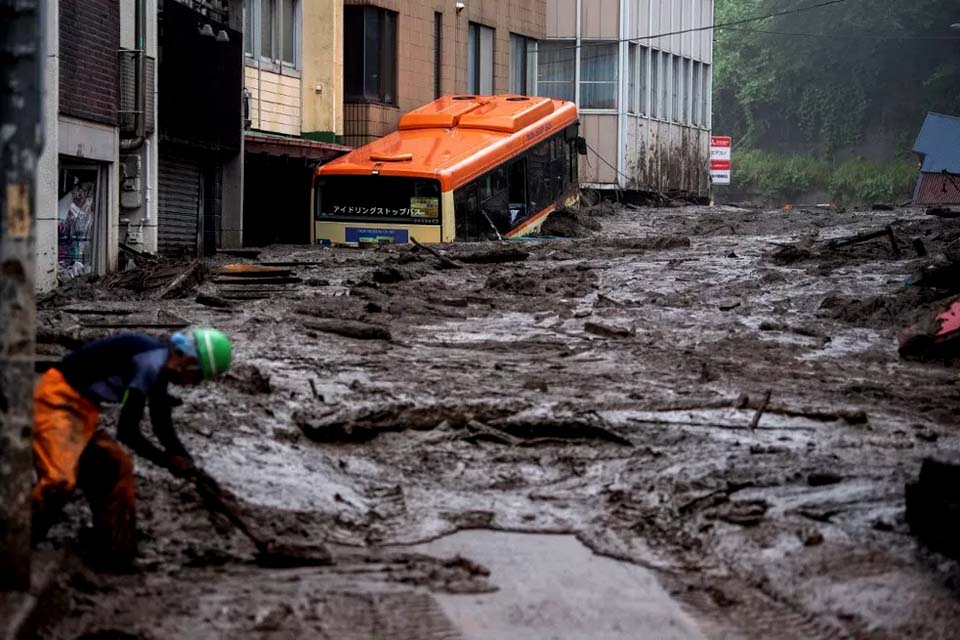 Deslizamento soterra casas e deixa 19 desaparecidos no Japão