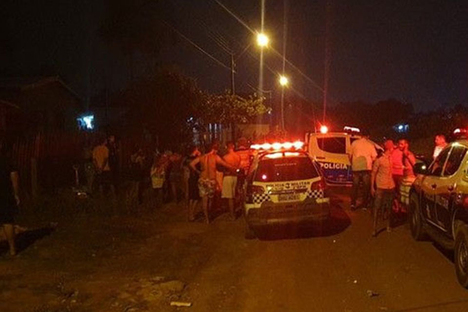 Mulher é alvejada com tiro por motociclista em Ji-Paraná 