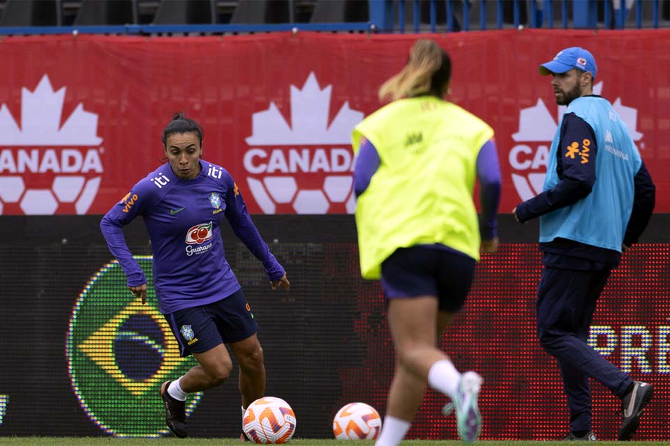 Com Arthur Elias no comando, seleção feminina pega Canadá neste sábado