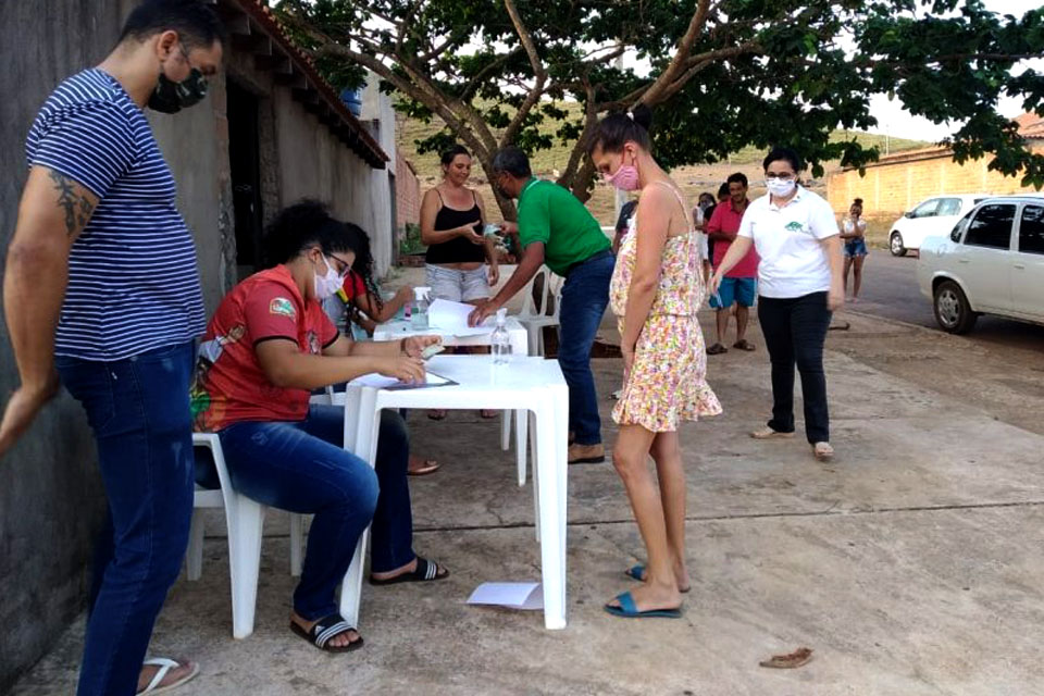 Famílias são beneficiadas com distribuição de máscaras faciais; cerca de 15 mil foram entregues