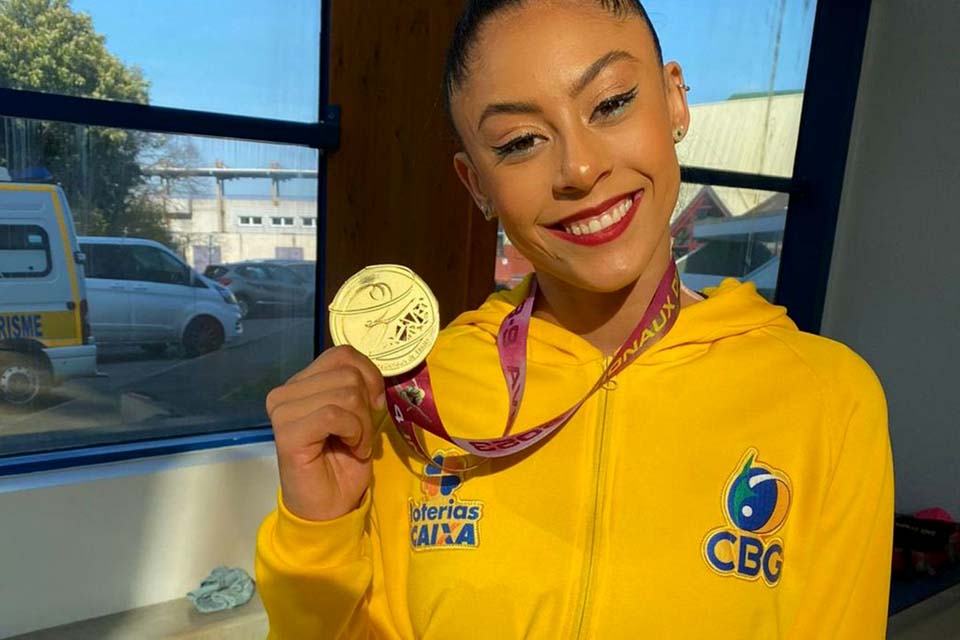 Bárbara Domingos leva ouro inédito em Grand Prix de ginástica rítmica