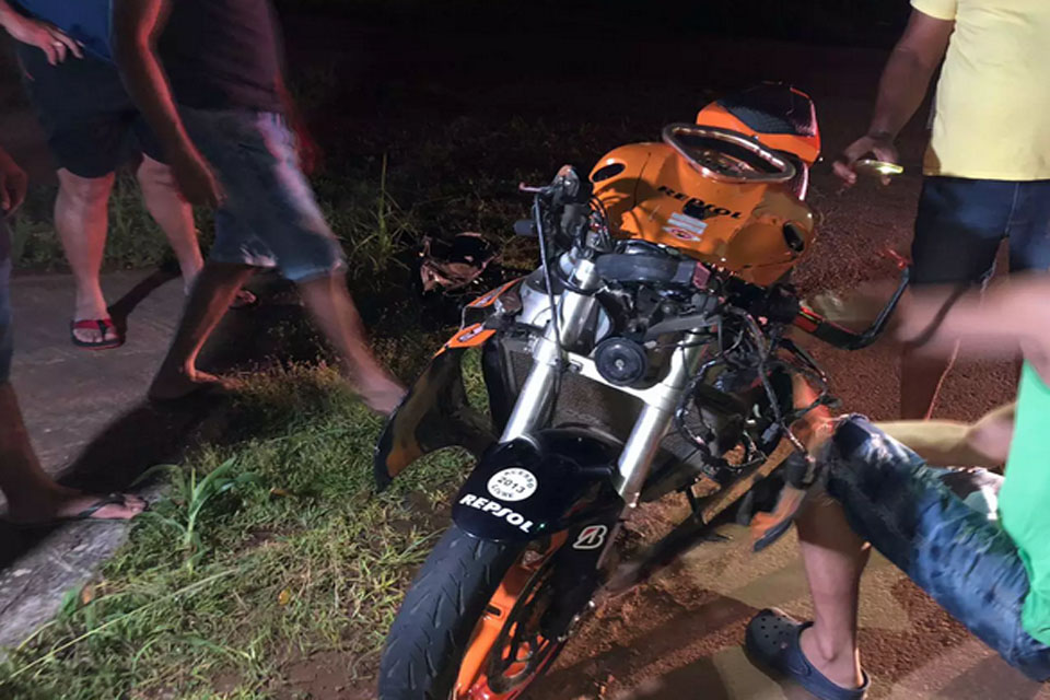 Casal em moto fica gravemente ferido após atropelar cavalo na BR-364