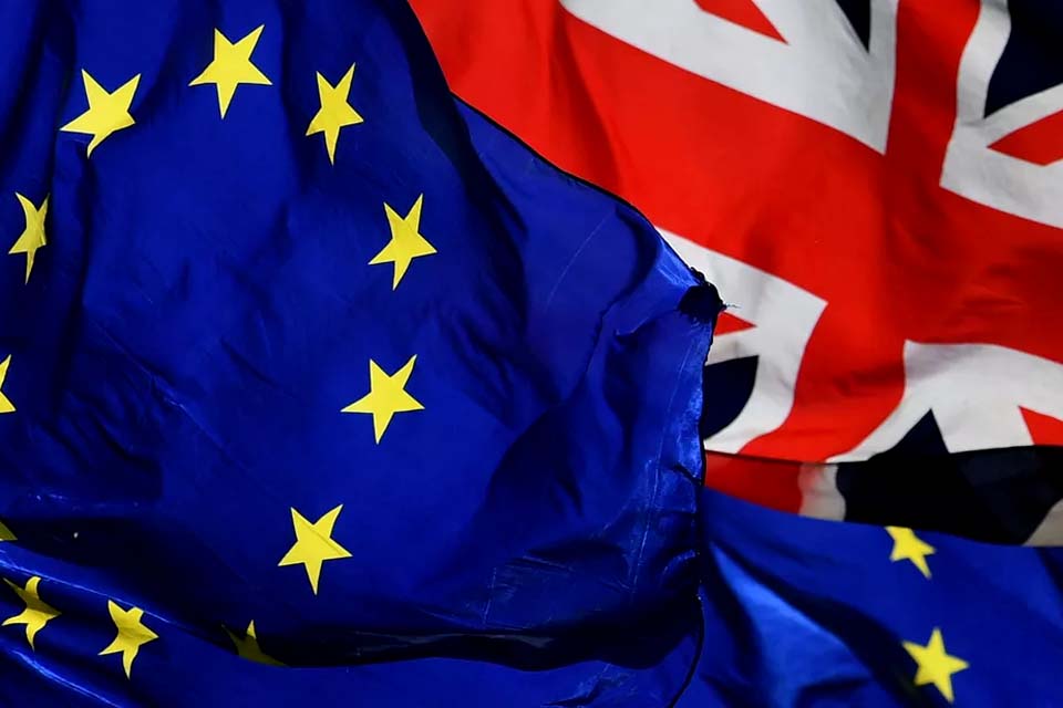 Parlamento europeu aprova medidas para proteger estudantes em caso de Brexit sem acordo