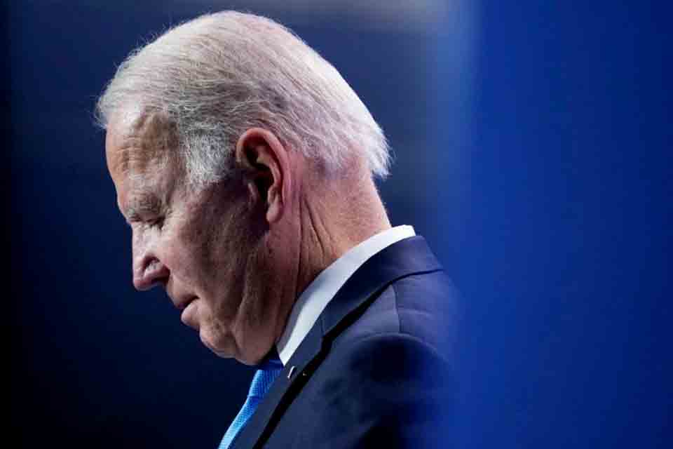 Joe Biden lamenta 900 mil mortes por Covid nos EUA: “marco histórico trágico”