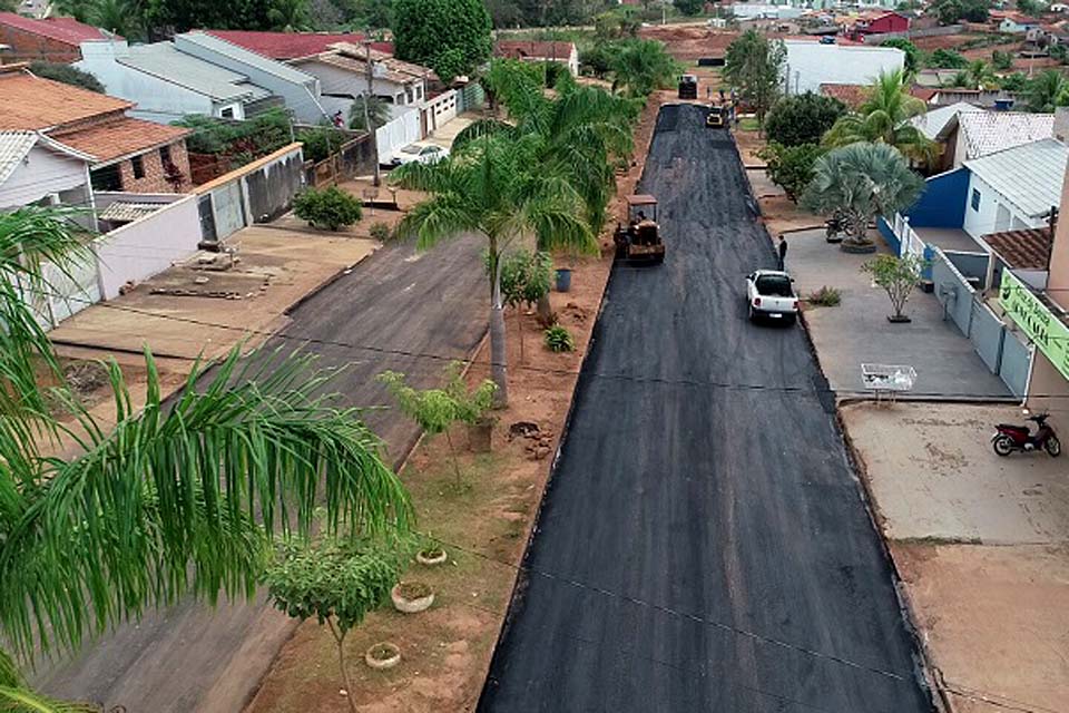 Prefeitura faz recuperação do asfalto da Avenida Inderval José Brasil