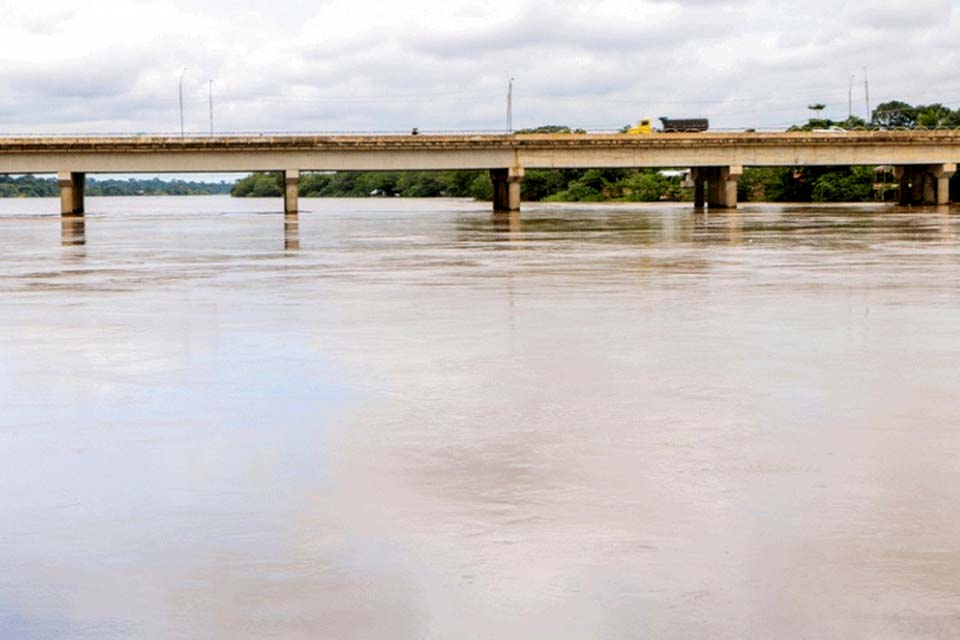 Nível do rio Machado atinge cota de alerta; Defesa Civil diz que até 10 bairros podem ser afetados 