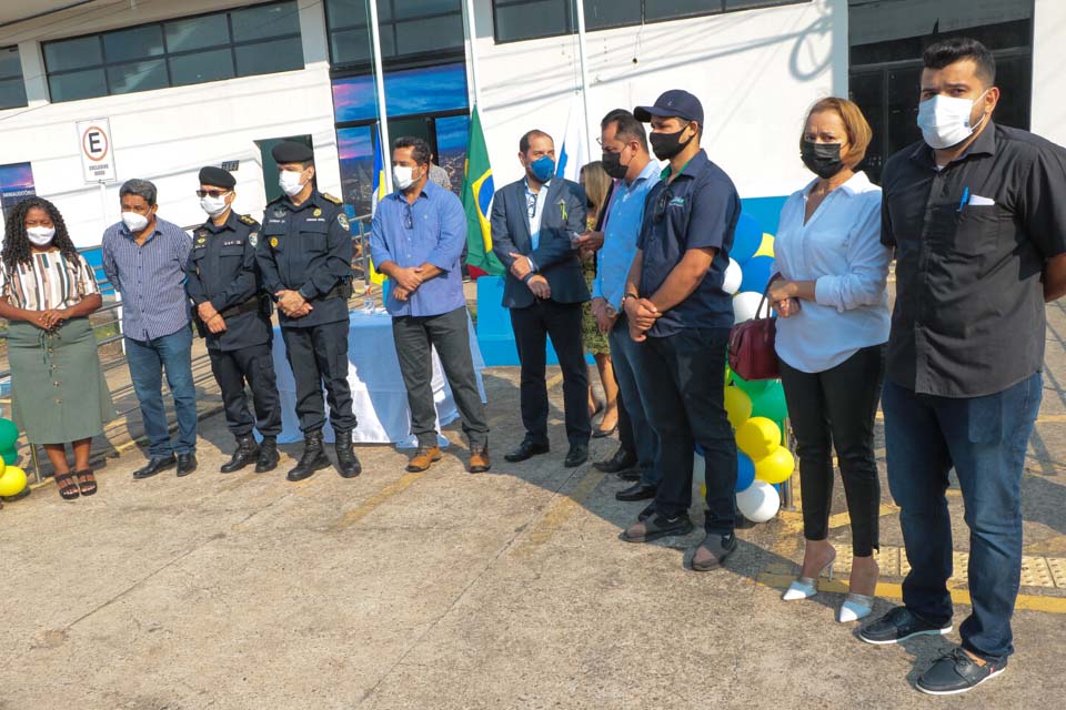 Prefeito Isaú Fonseca participa de Momento Cívico na Semed