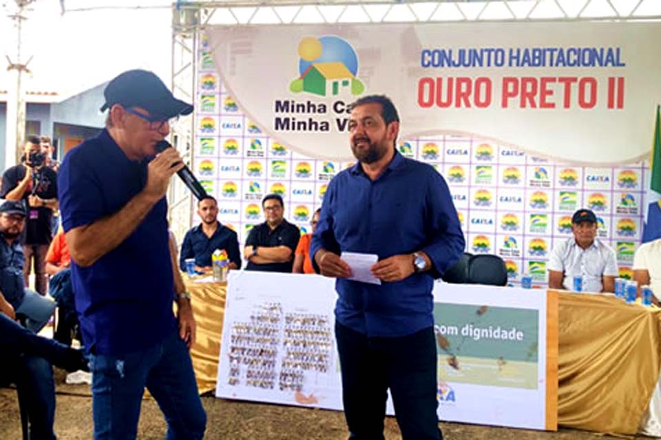 Deputado Laerte Gomes participa da entrega de 150 residências do Conjunto Habitacional Ouro Preto ll