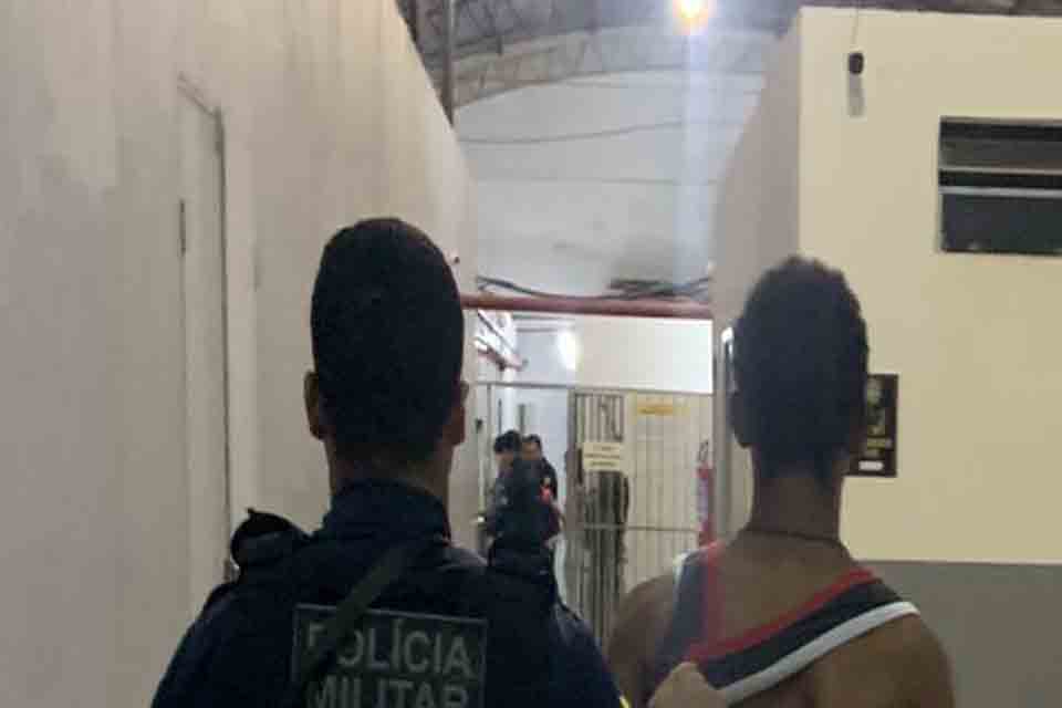 Ladrão flagrado furtando residência leva vítimas até boca de fumo após ser preso