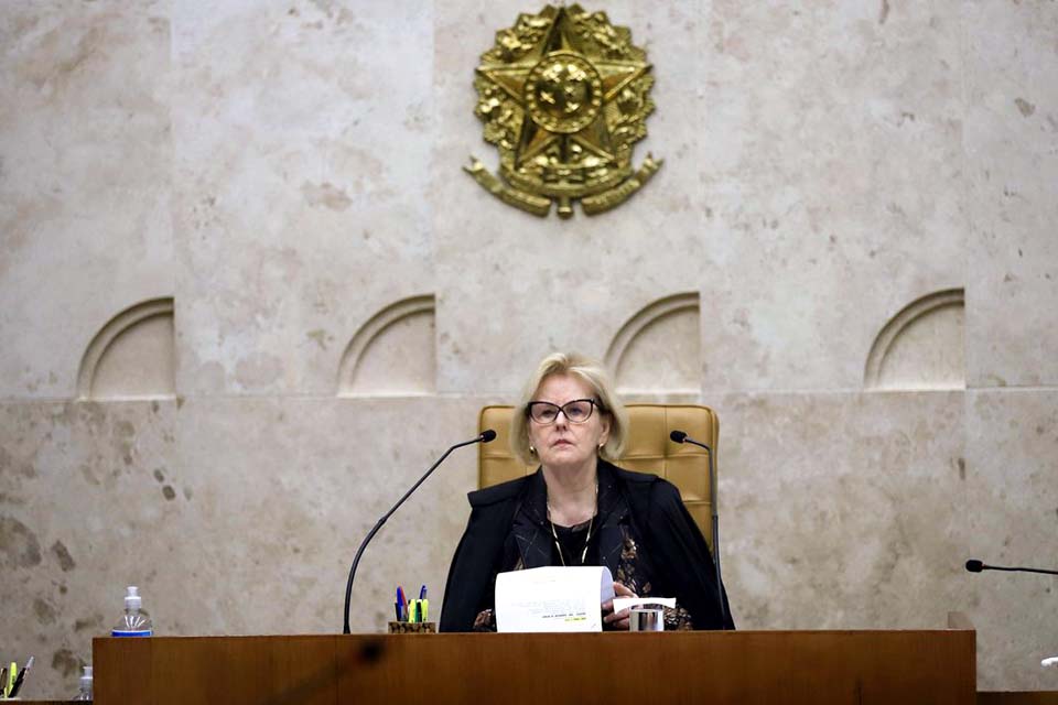 Rosa Weber defende atuação do STF durante julgamento de réus do 8/1  