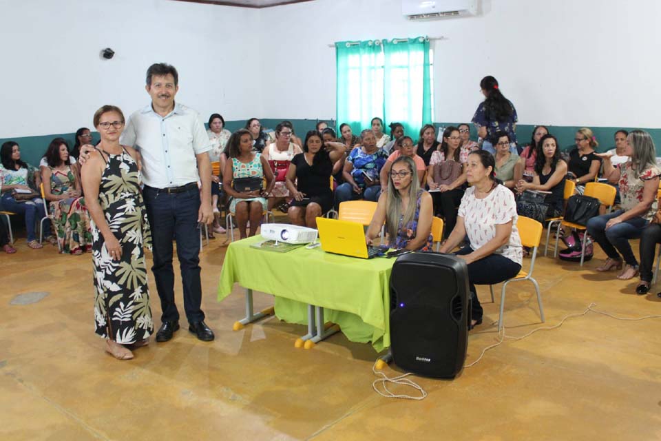 Servidores da rede municipal de ensino receberam capacitação sobre a Base Nacional Comum Curricular 