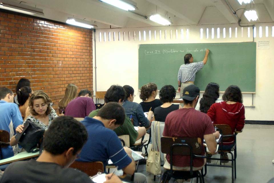 Desemprego, evasão e inadimplência preocupam faculdades privadas