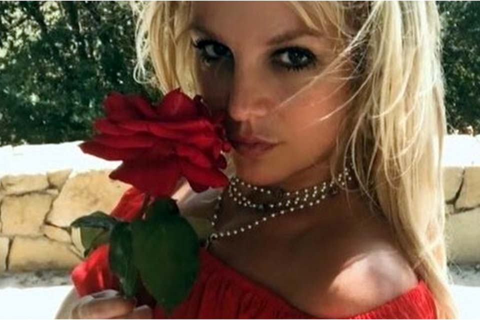 Família acredita que Britney Spears esteja dependente de metanfetamina e cantora rebate