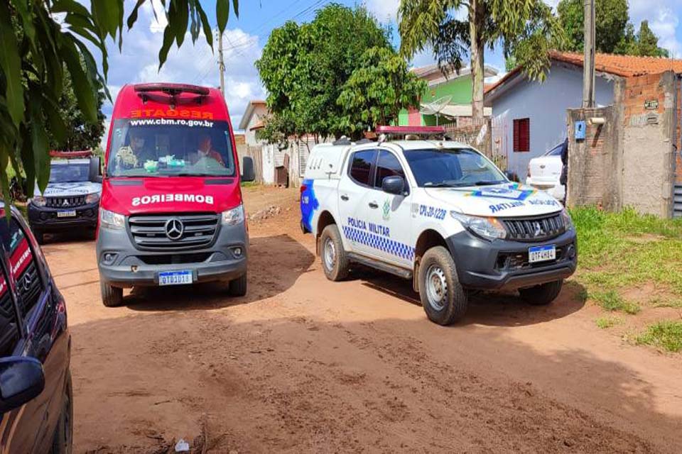  Atirador invade casa e mata rapaz de 26 anos e deixa mulher ferida