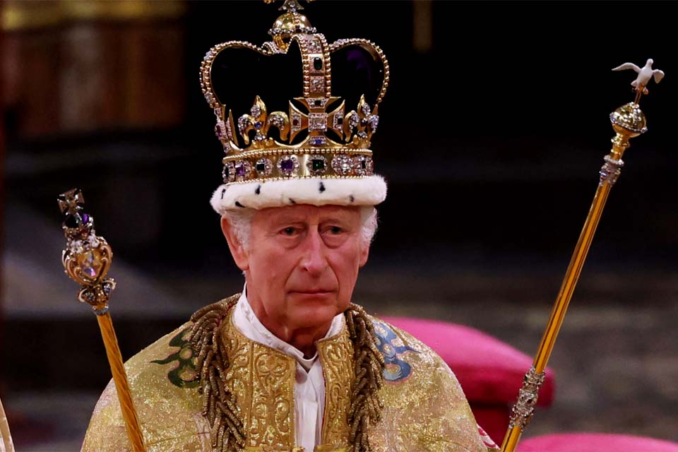 Rei Charles III é diagnosticado com câncer, diz anúncio divulgado pelo Palácio de Buckingham 