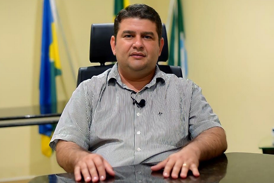 Dinheiro na Conta: Prefeito Fabrício Melo anuncia pagamento do 13.º Salário