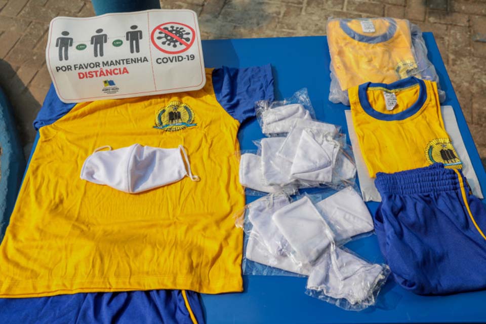 Município distribui uniformes aos alunos de Porto Velho