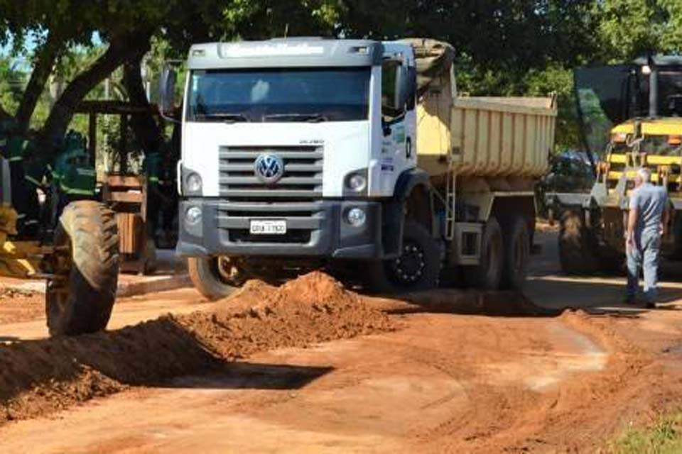 Em ação integrada entre as secretarias municipais, Distrito Bom Futuro recebe mutirão de limpeza urbana 