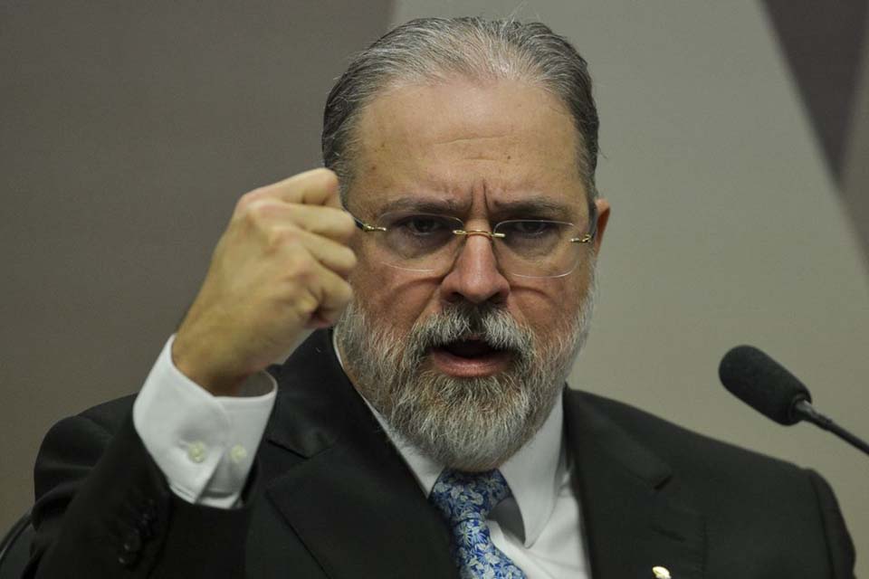 Aras defende repasse de R$ 1,6 bi da Lava Jato para conter coronavírus