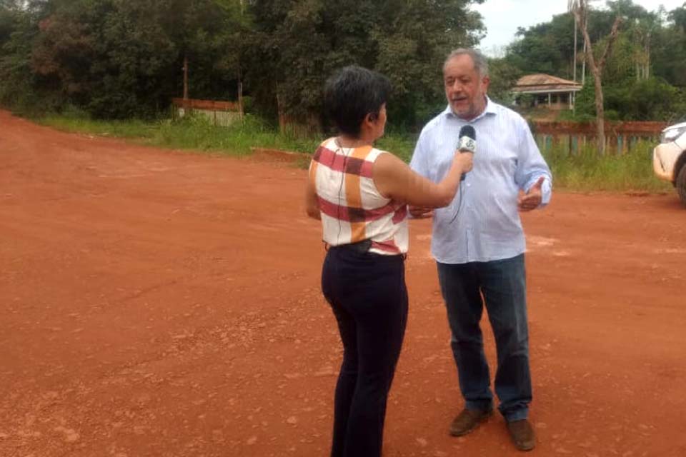 Secretário titular da Semagric vistoria obras na Estrada Areia Branca