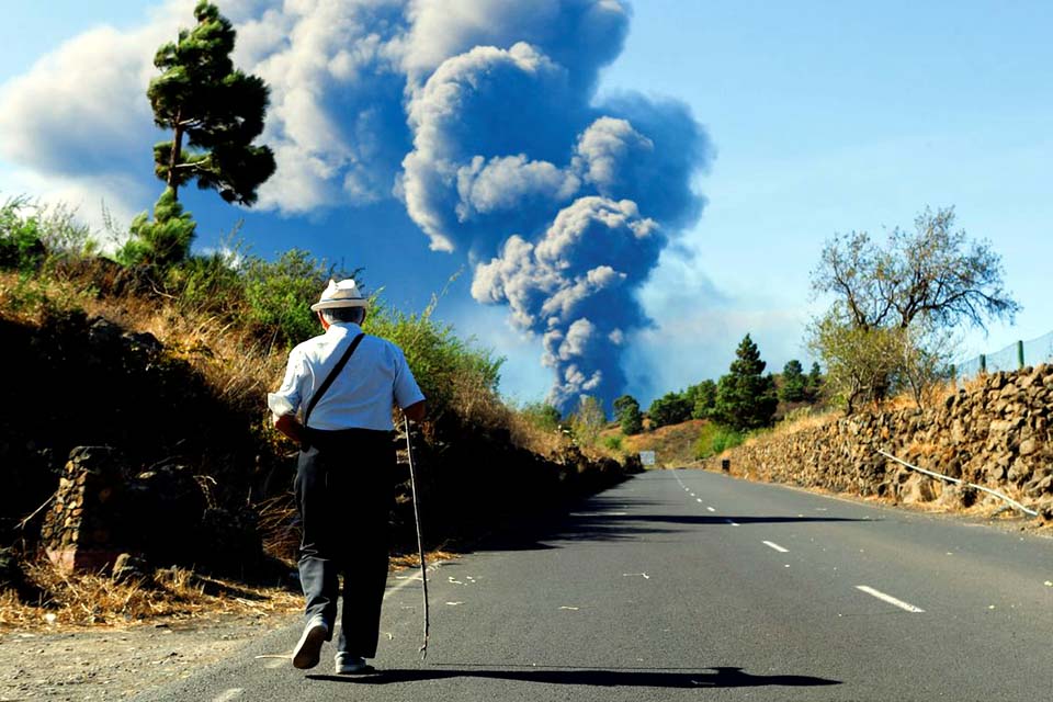 La Palma: vulcão já emitiu 250 mil toneladas de dióxido de enxofre