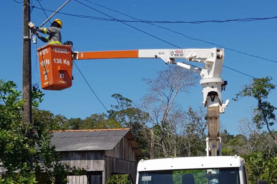 Prefeitura de Porto Velho leva iluminação pública aos moradores da Linha C-25