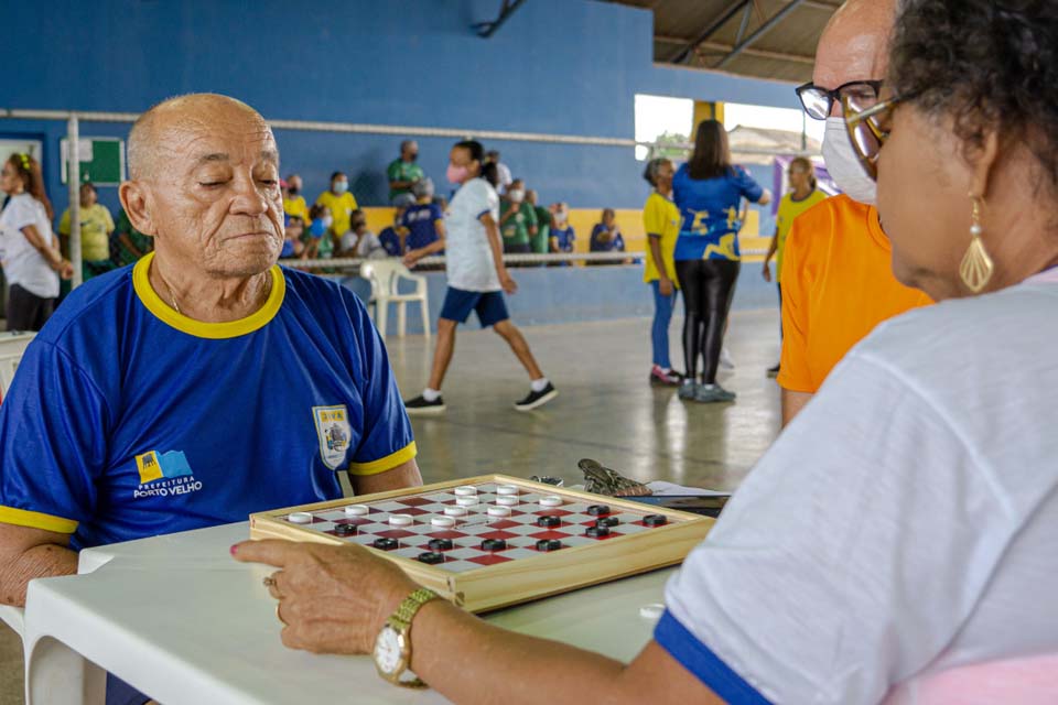 Começam os jogos interativos do projeto para idosos da capital