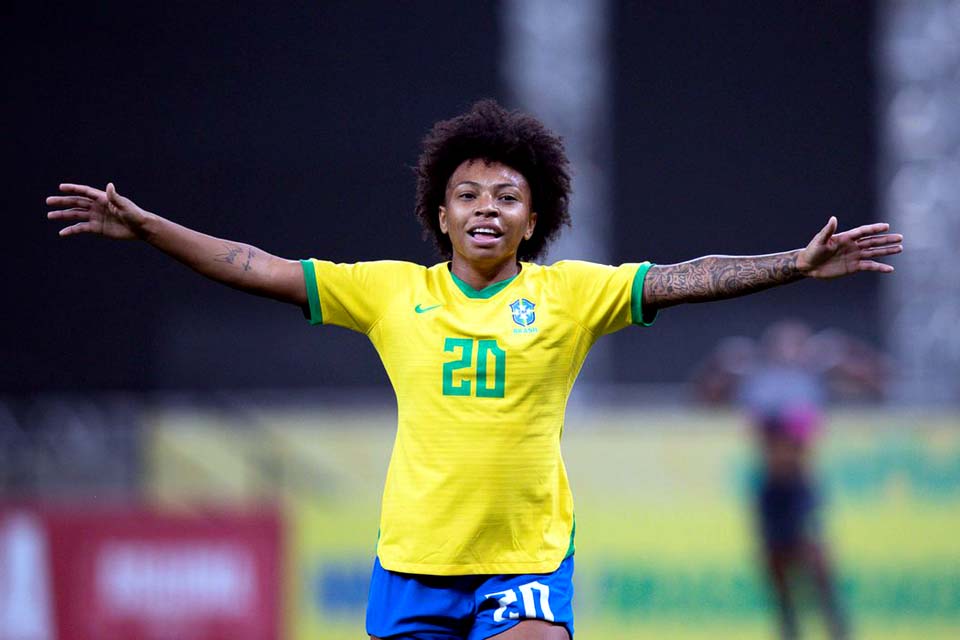 Debinha e novatas comandam goleada da seleção feminina sobre Equador