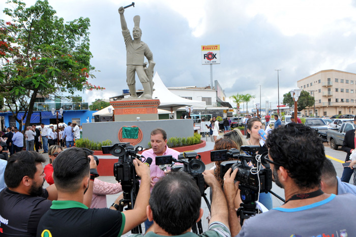 Praça construída em homenagem aos seringueiros é inaugurada em Porto Velho