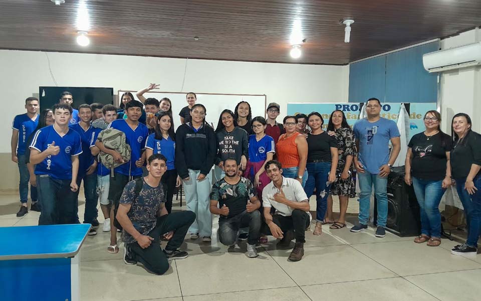 Acadêmicos de Ciências Biológicas do IFRO promovem jogos de Matemática na Escola Paulo de Assis em Colorado do Oeste