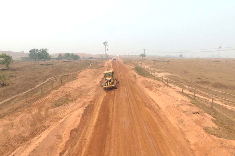 Obras de manutenção são executadas na RO-370 no trecho que liga o município de Parecis ao distrito de Vila Bosco