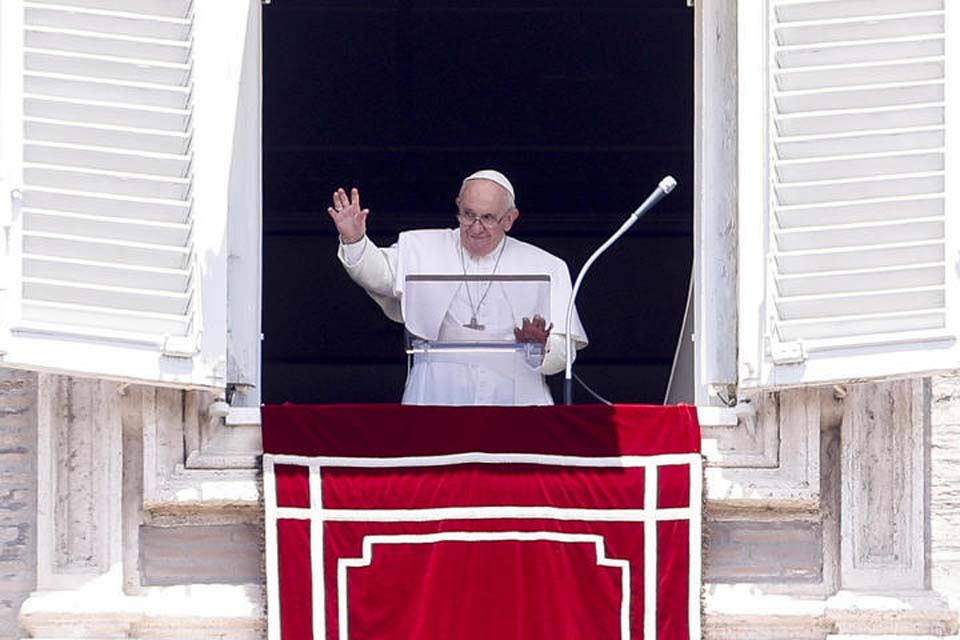 Papa Francisco condena ataque em shopping e pede diálogo na Ucrânia