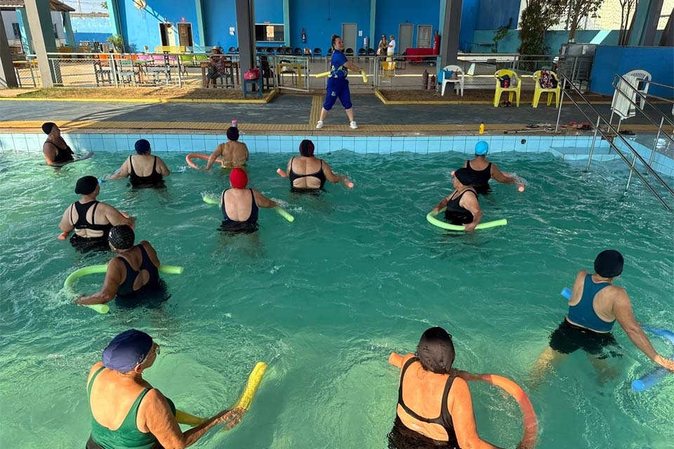 Projeto Viver Ativo transforma rotina de idosos com aulas de hidroginástica no Centro de Convivência do Idoso