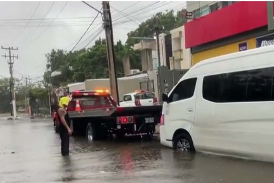 Sobe para 30 número de mortos na passagem do furacão Helene nos EUA 