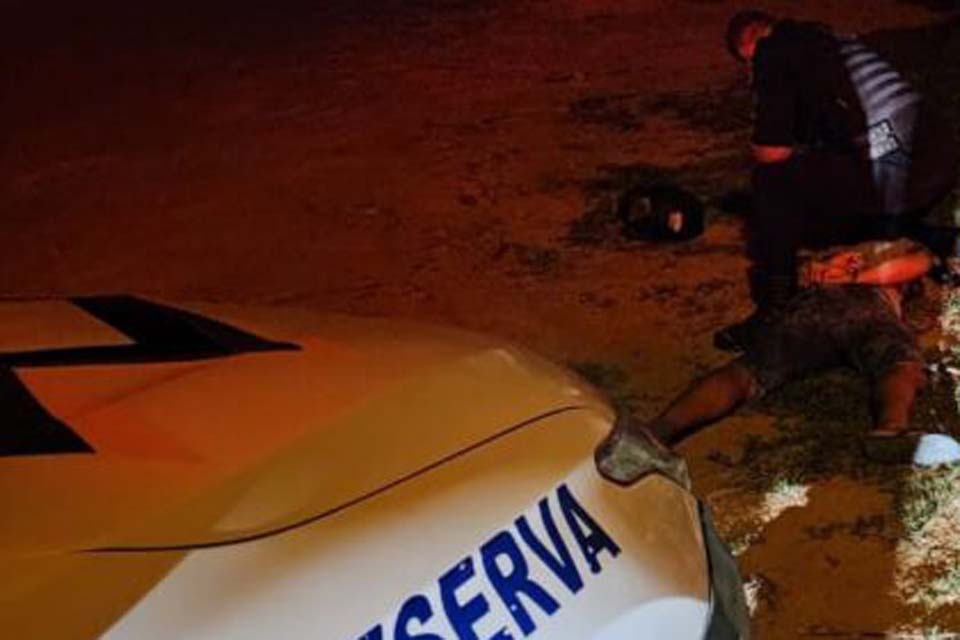 Motociclista empina na frente da polícia, sai em fuga mas acaba preso