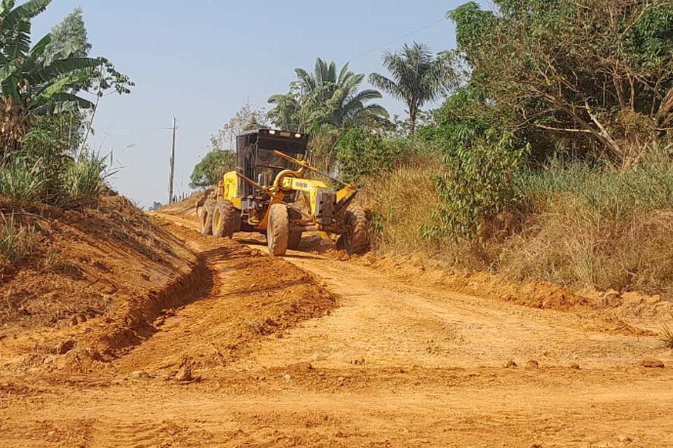 Prefeitura de Porto Velho trabalha na recuperação das estradas rurais na comunidade Terra Santa