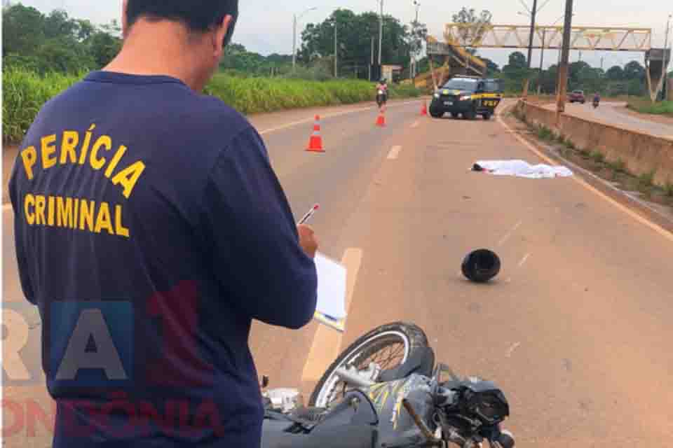 Motociclista morre na BR 364 após sofrer queda e bater cabeça em poste